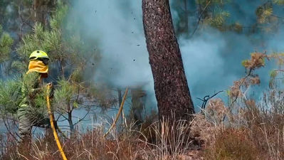 Logran estabilizar el peor incendio de la historia de Galicia, el de Larouco