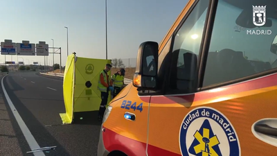 Muere un motorista de 42 años al chocar contra un vehículo detenido en el arcén de la M-40