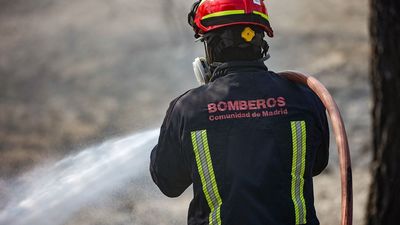 Madrid ayuda en la extinción de los incendios de León con una brigada helitransportada y un helicóptero bombardero