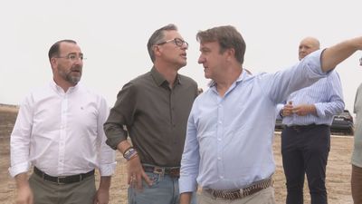 Alfonso Serrano visita las zonas afectadas por los incendios de Tres Cantos y Colmenar Viejo