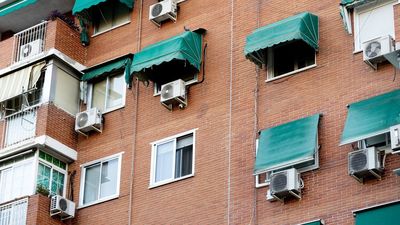 Cada vez más gente vive sola en España: los hogares unipersonales casi alcanzan a los de dos miembros