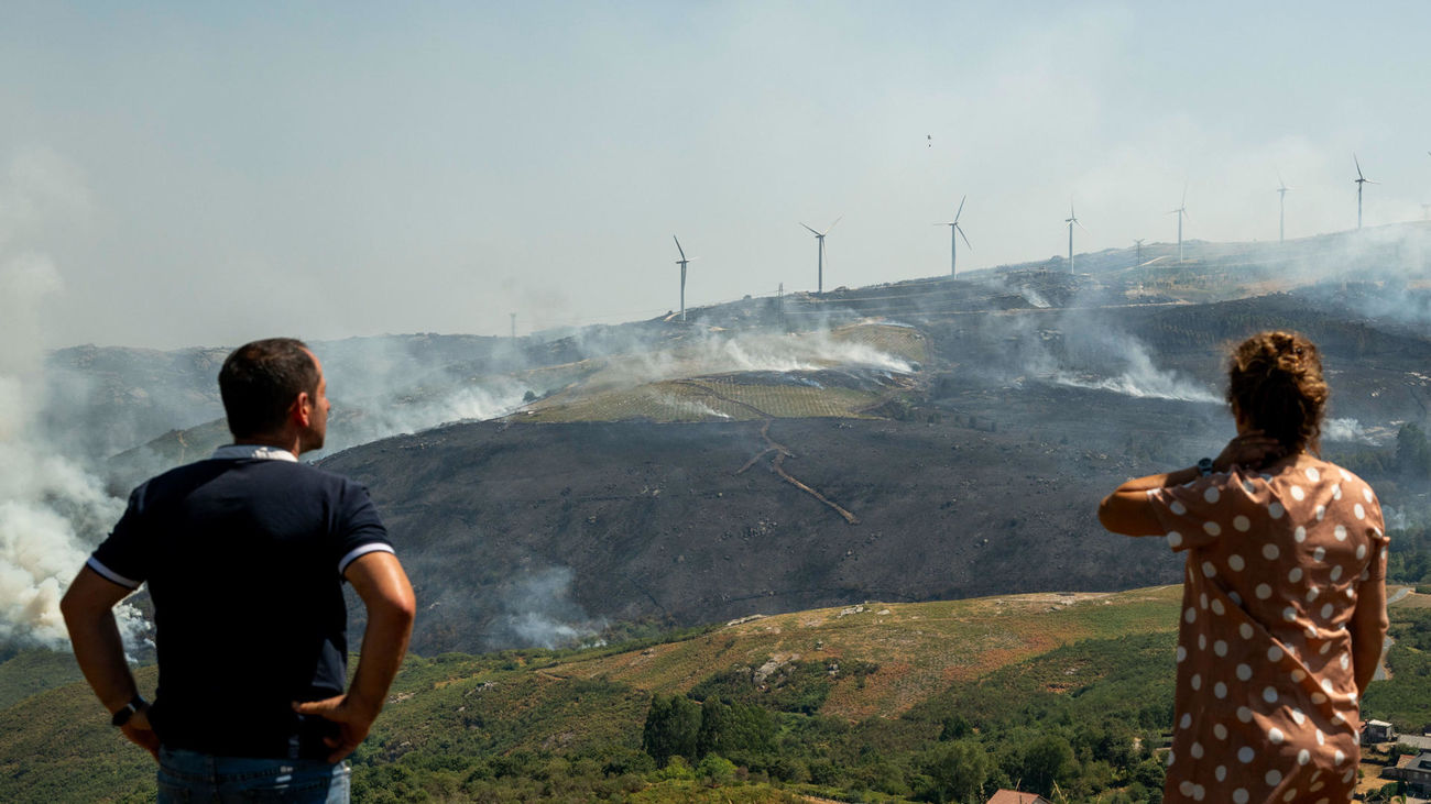 15 incendios graves siguen activos en Castilla y León, Galicia y Asturias