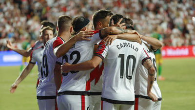 Un histórico Rayo golea y certifica su pase a la fase liga de la Conference League