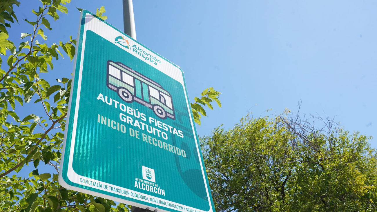 Cartel de autobuses gratuitos en Alcorcón