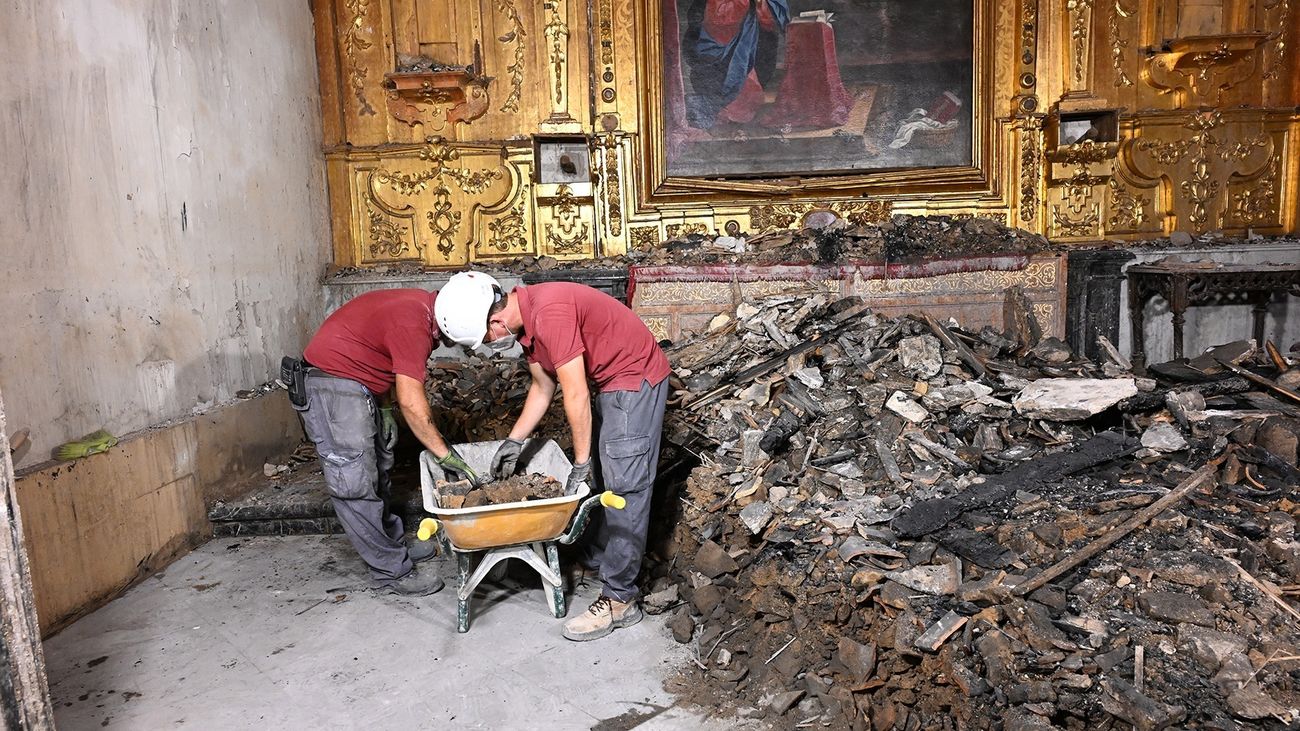 Trabajos de emergencia tras el incendio registrado en la Mezquita de Córdoba, a 13 de agosto de 2025