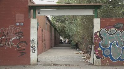 Muere apuñalado un hombre subsahariano en un instituto 'okupado' de Badalona (Barcelona)