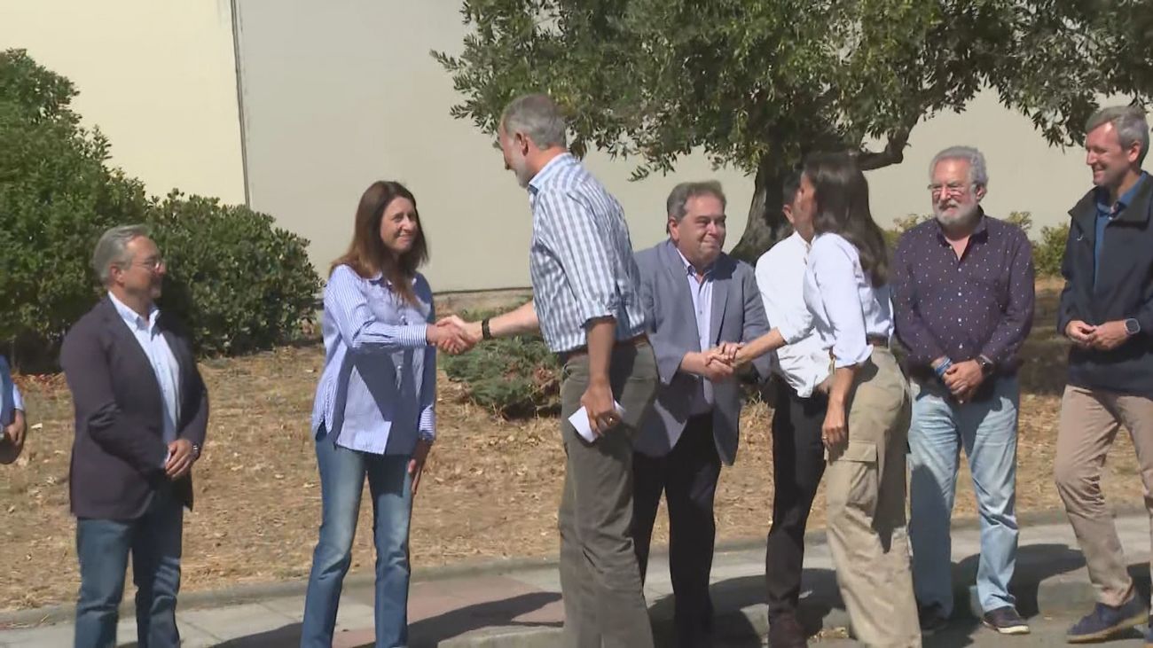 Los reyes se reúnen con ganaderos y vecinos de zonas afectadas por los fuegos en Ourense