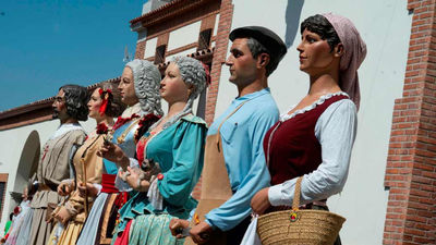 Danza, música y tradición para conmemorar el décimo aniversario de la Comparsa de Gigantes y Cabezudos de Pozuelo