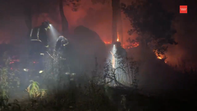Extinguido un incendio forestal en Collado Mediano que afectó levemente a tres viviendas