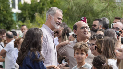 Los Reyes llegan a Extremadura continuando con su viaje de apoyo a los afectados por los incendios