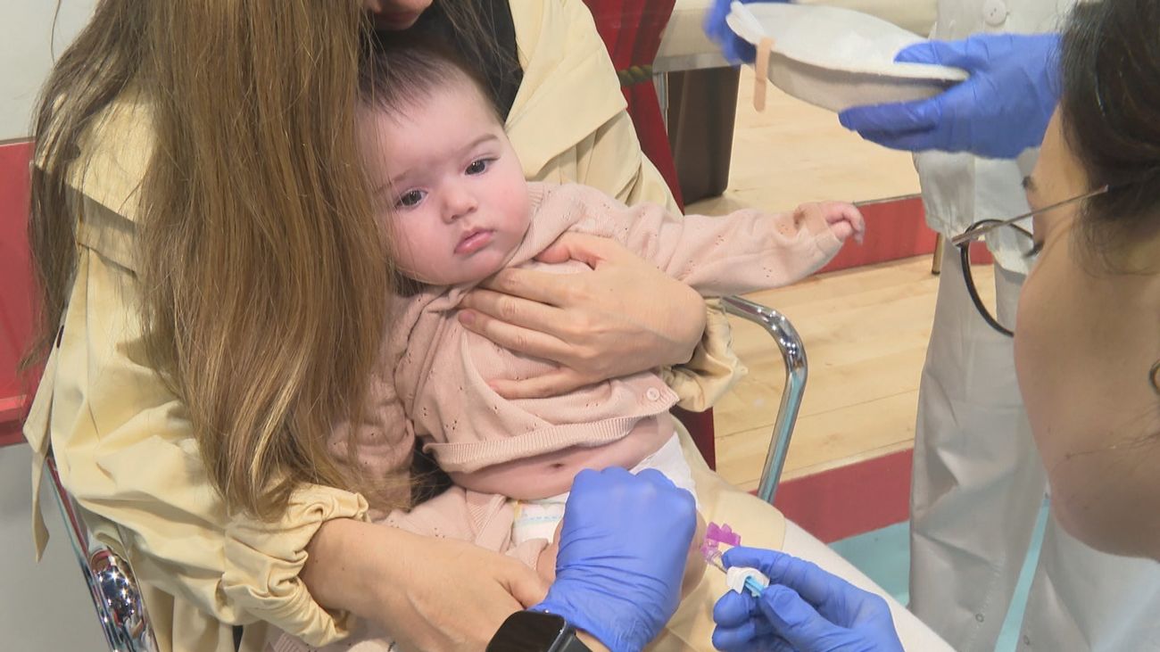 La Comunidad de Madrid abre la cita previa para vacunar contra la bronquiolitis a 50.000 bebés
