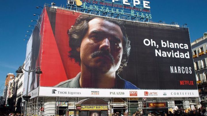 Lona Netflix Madrid 'Blanca Navidad' / REDACCIÓN