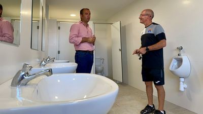 Tras más de 40 años el campo de fútbol de Campo Real renueva sus vestuarios