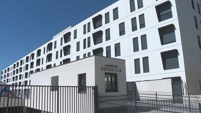 La Comunidad de Madrid entrega las primeras 130 viviendas de alquiler asequible del Plan Vive en Móstoles