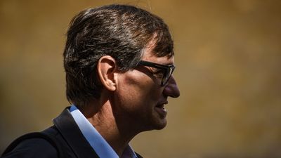 Salvador Illa sufre “déficit motor y dolor” en las piernas y estará ingresado al menos dos semanas