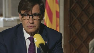 Salvador Illa deja la UCI y pasa a planta tras evolucionar favorablemente en el Vall d'Hebron