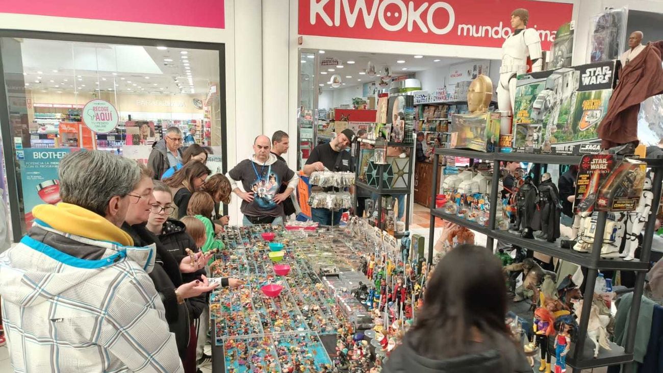 Miles de juguetes antiguos en la segunda edición de Mercajuguete, en Aranjuez