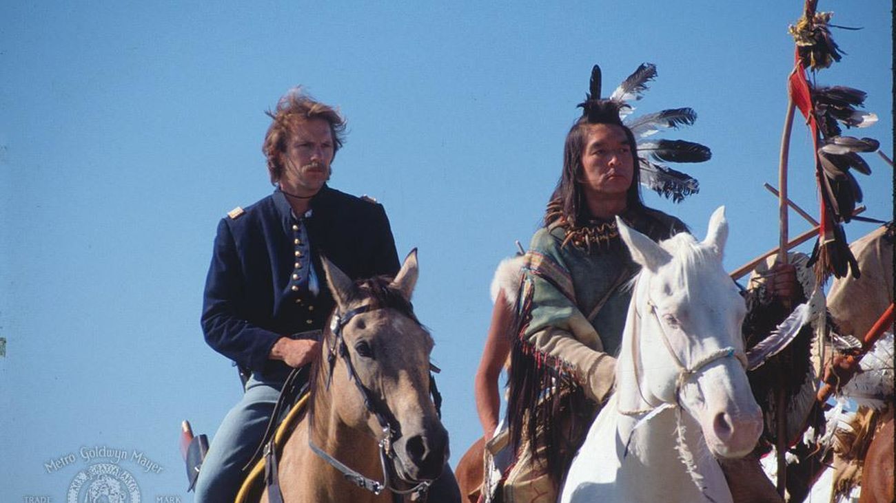 Muere Graham Greene, actor nominado al Oscar por 'Bailando con lobos'