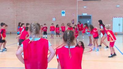 Miles de niños disfrutan de los campamentos municipales para conciliar en estos días sin colegio