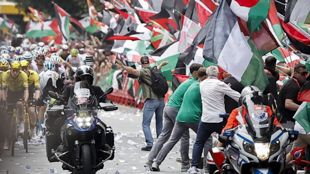 Graves incidentes en la etapa de La Vuelta en Bilbao que acaba sin ganador