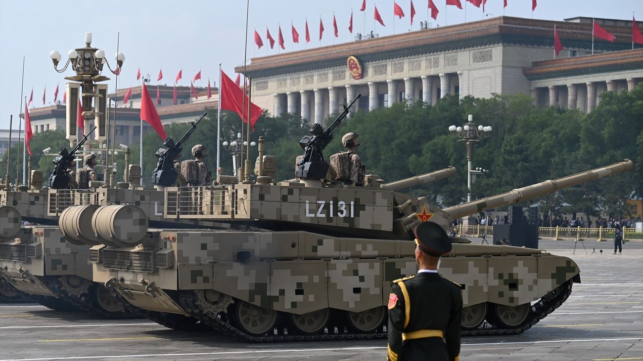 China exhibe al mundo su poder militar en el mayor desfile de su historia