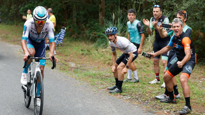 Luz verde al final de etapa de La Vuelta en la Bola del Mundo