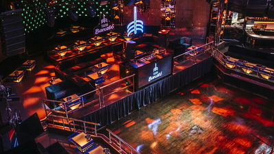 El Teatro Barceló seguirá abierto tras suspenderse temporalmente su precinto por exceso de aforo