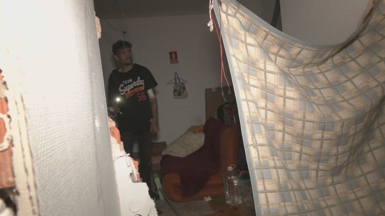 Esta es la realidad del edificio de oficinas ocupado en San Blas