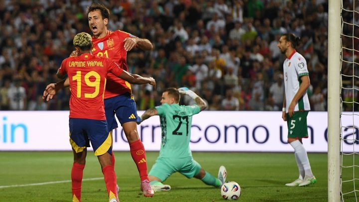 Oyarzabal y Lamine Yamal / EFE