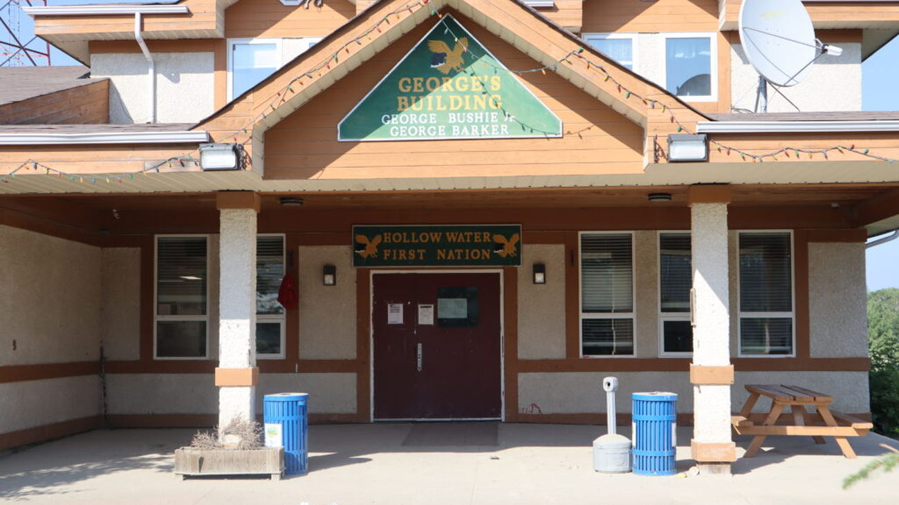 Uno de los edificios de la comunidad indígena canadiense de Hollow Water