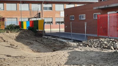 Inicio de curso con polémica en un colegio de Campamento por unas obras y la falta de patio