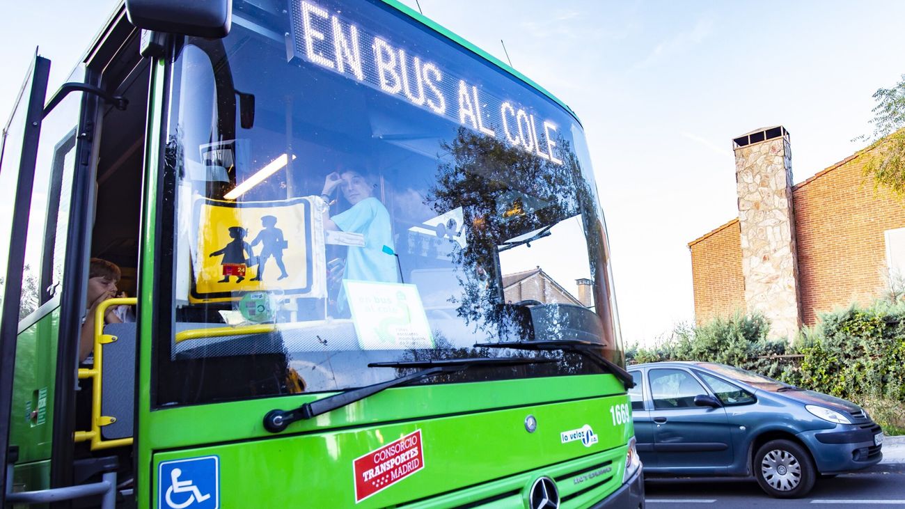 Vehículo del programa de transporte escolar gratuito de Rivas