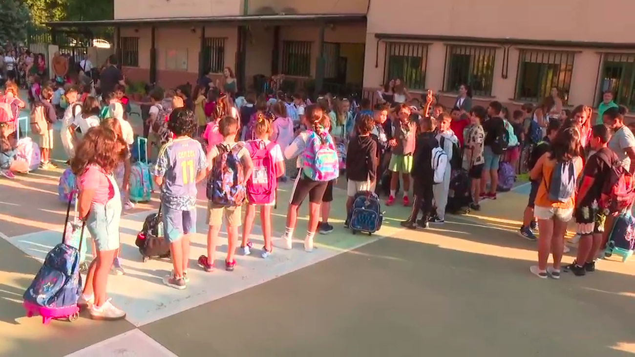 Sonrisas y algunas lágrimas, en la vuelta al cole de los más pequeños