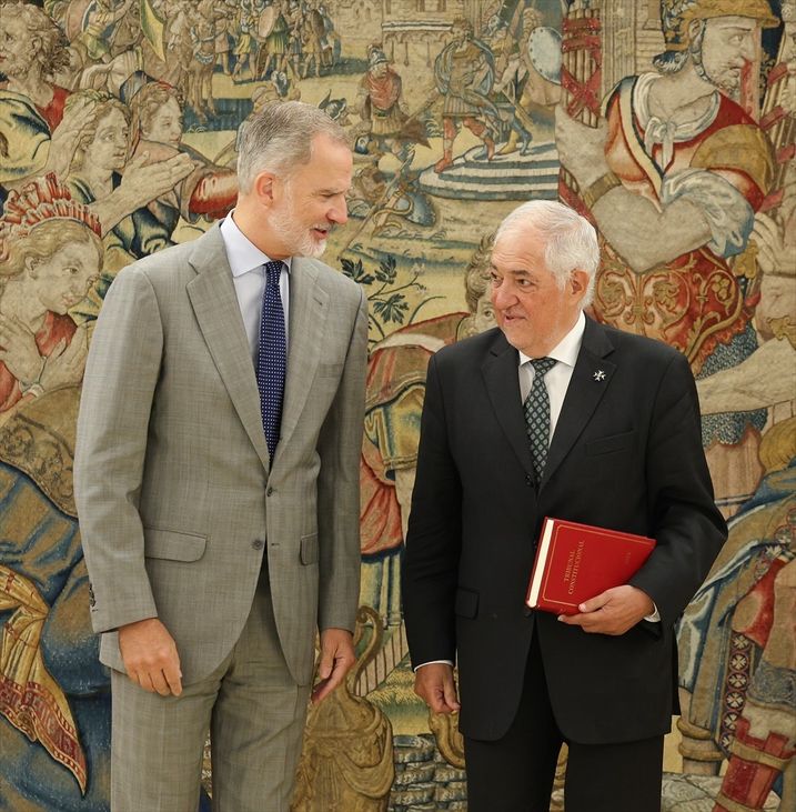 Conde-Pumpido entrega al rey Felipe VI su última Memoria del Tribunal Constitucional