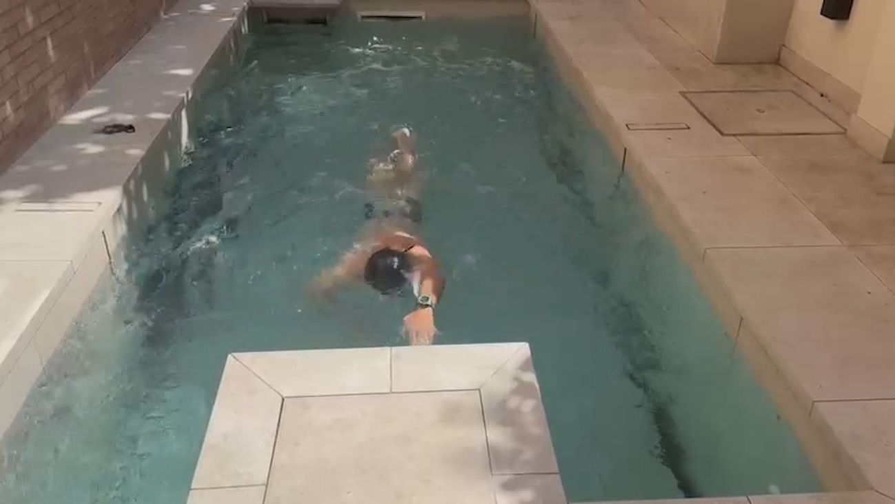 En una vivienda de Chamartín, encontramos una piscina oculta bajo un suelo retráctil