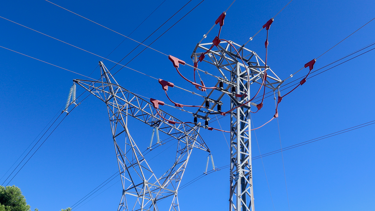 Las eléctricas aseguran que el sistema está alcanzando el límite y penaliza nuevas inversiones