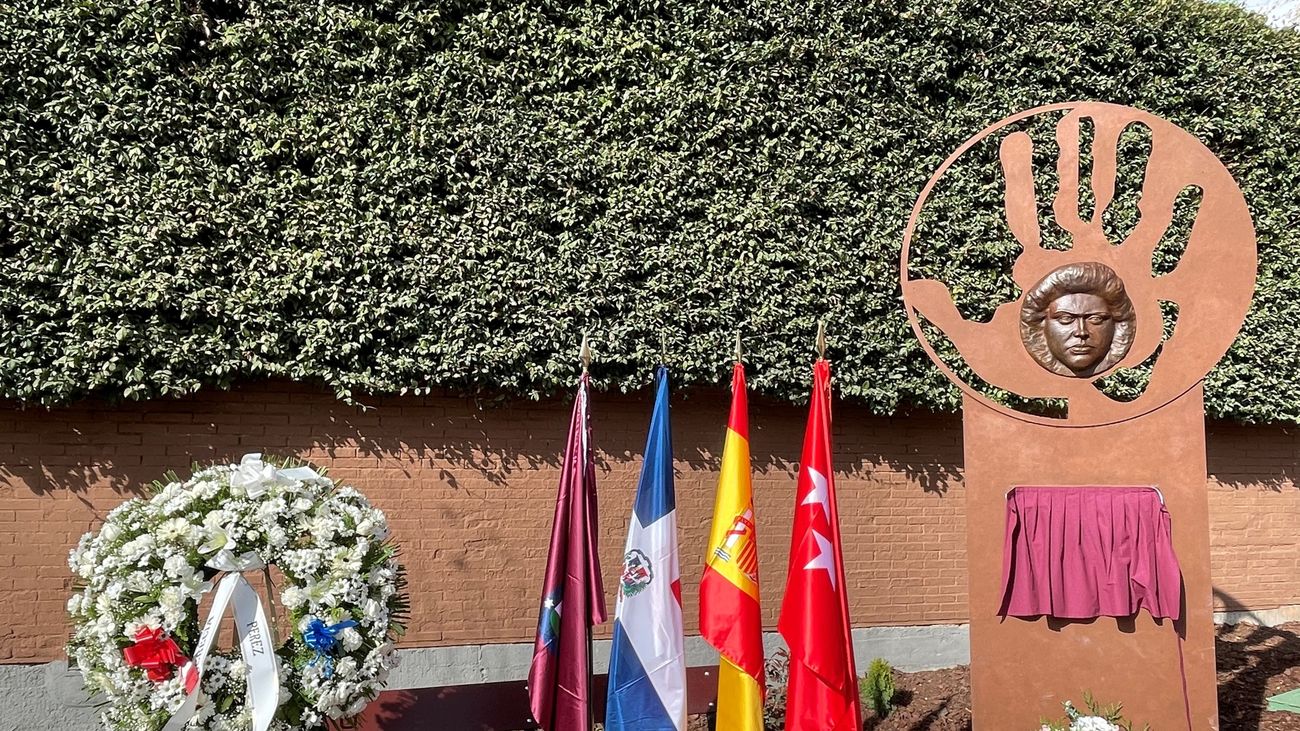 Inauguración de la escultura en recuerdo de Lucrecia Pérez, primera víctima de un crimen de odio en España