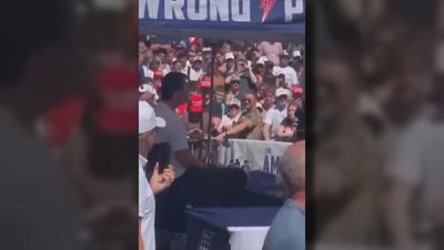 El activista Charlie Kirk, aliado de Trump, asesinado de un disparo en un acto universitario