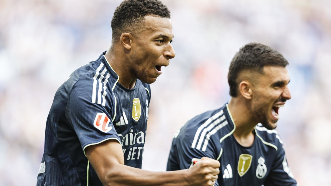 Mbappé y Ceballos celebran un gol ante la Real Sociedad