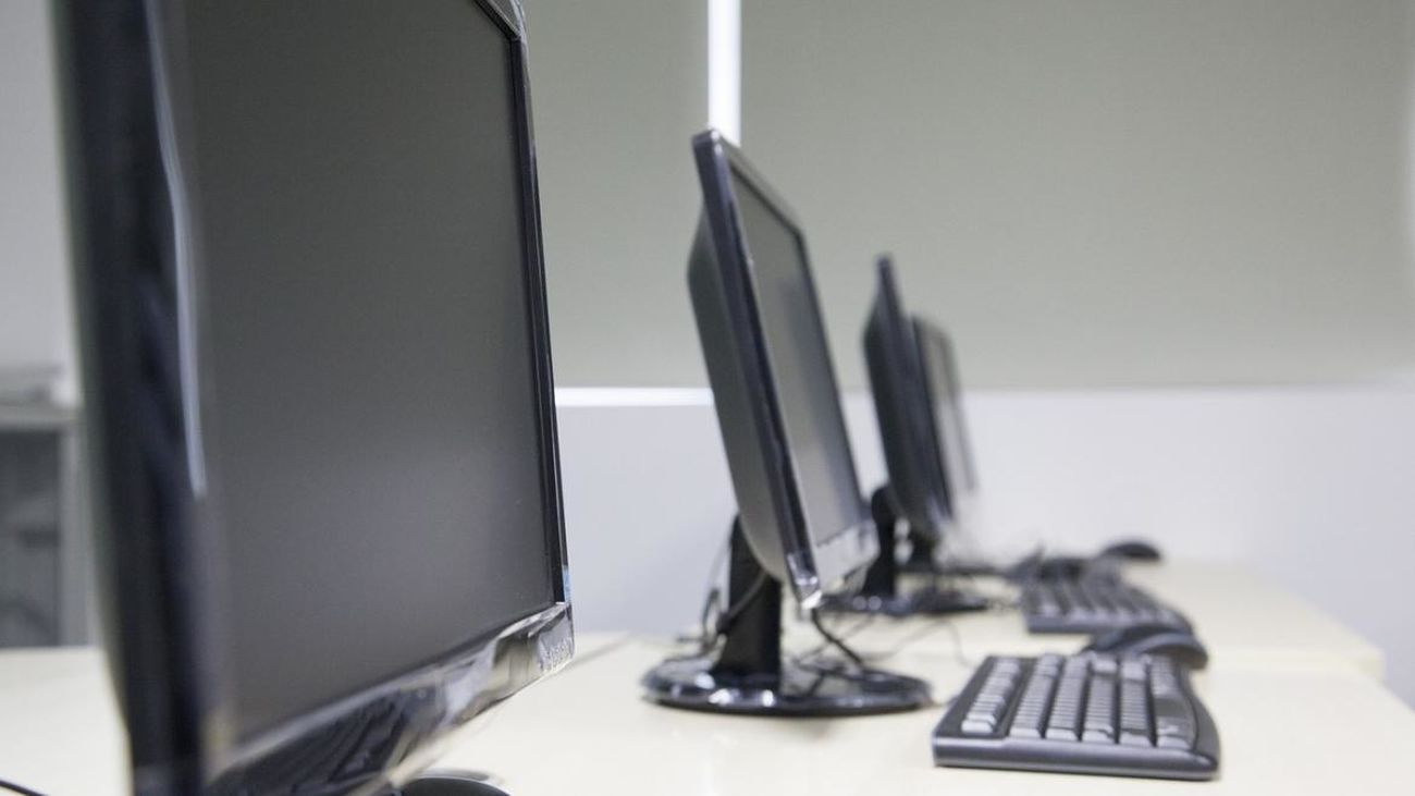 Más de 1.600 colegios madrileños instalan 7.500 puntos de wifi para mejorar la conectividad