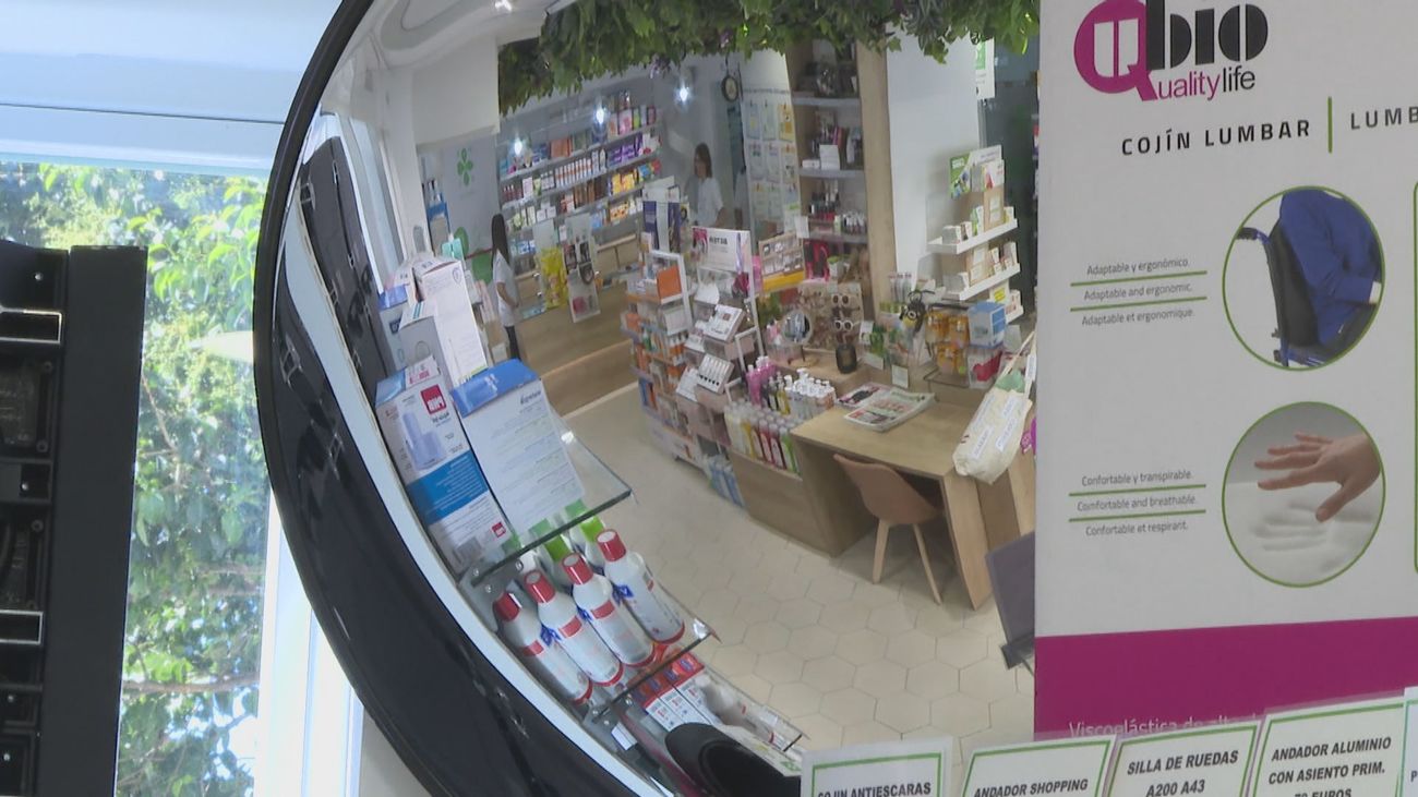 Las farmacias se convierten en búnkeres ‘antiladrones’ en Puente de Vallecas