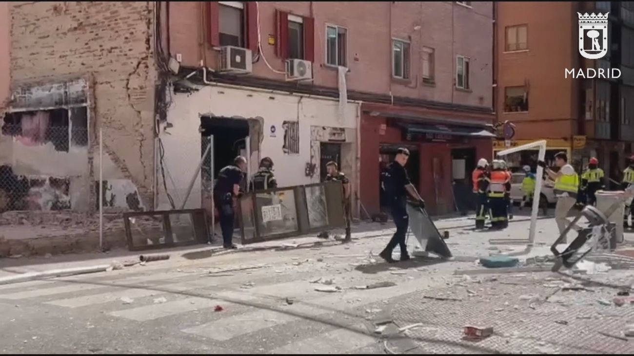 Un muerto y 25 heridos, cinco de ellos graves, tras una explosión de gas en un bar de Puente de Vallecas