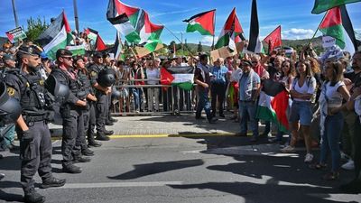 Madrid exige reprimir cualquier "atisbo de violencia" en La Vuelta tras el "grave peligro" que se vivió en la etapa del sábado