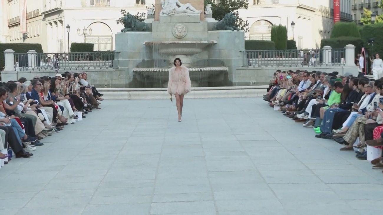 Los Jardines de la Plaza de Oriente acogen la apertura de la Semana de la Moda de Madrid