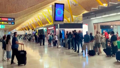 Una hora de espera en el aeropuerto de Barajas en el segundo día de huelga de vigilantes de seguridad