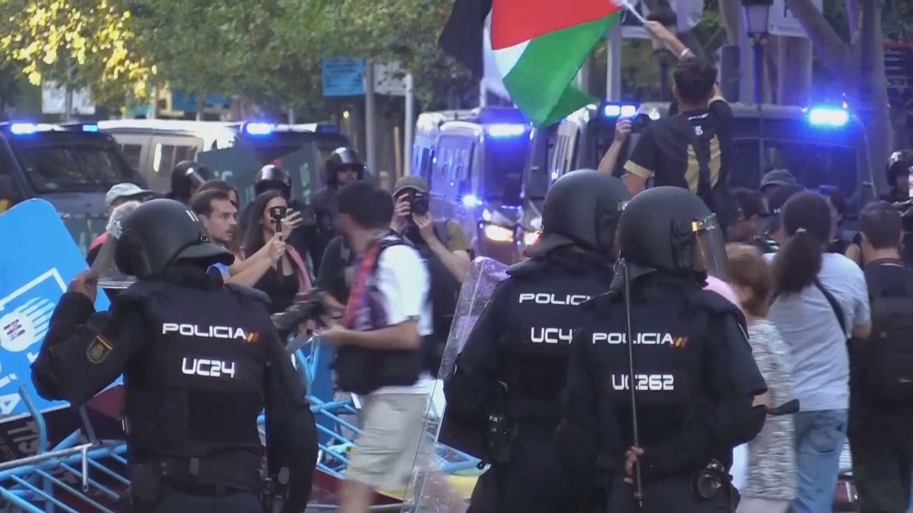 El Gobierno justifica y califica de gesto de dignidad la protesta violenta que interrumpió la Vuelta Ciclista a España