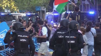 El Gobierno justifica y califica de gesto de dignidad la protesta violenta que interrumpió la Vuelta Ciclista a España