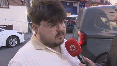 Una veintena de vecinos  desalojados por la explosión de gas en Vallecas permanecen fuera de sus casas