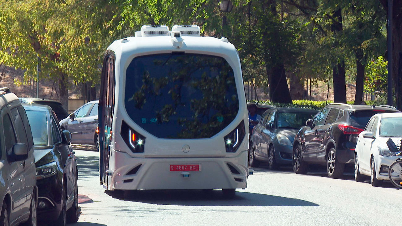 Un bus autónomo gratuito de la EMT recorre desde este lunes la Casa de Campo de Madrid