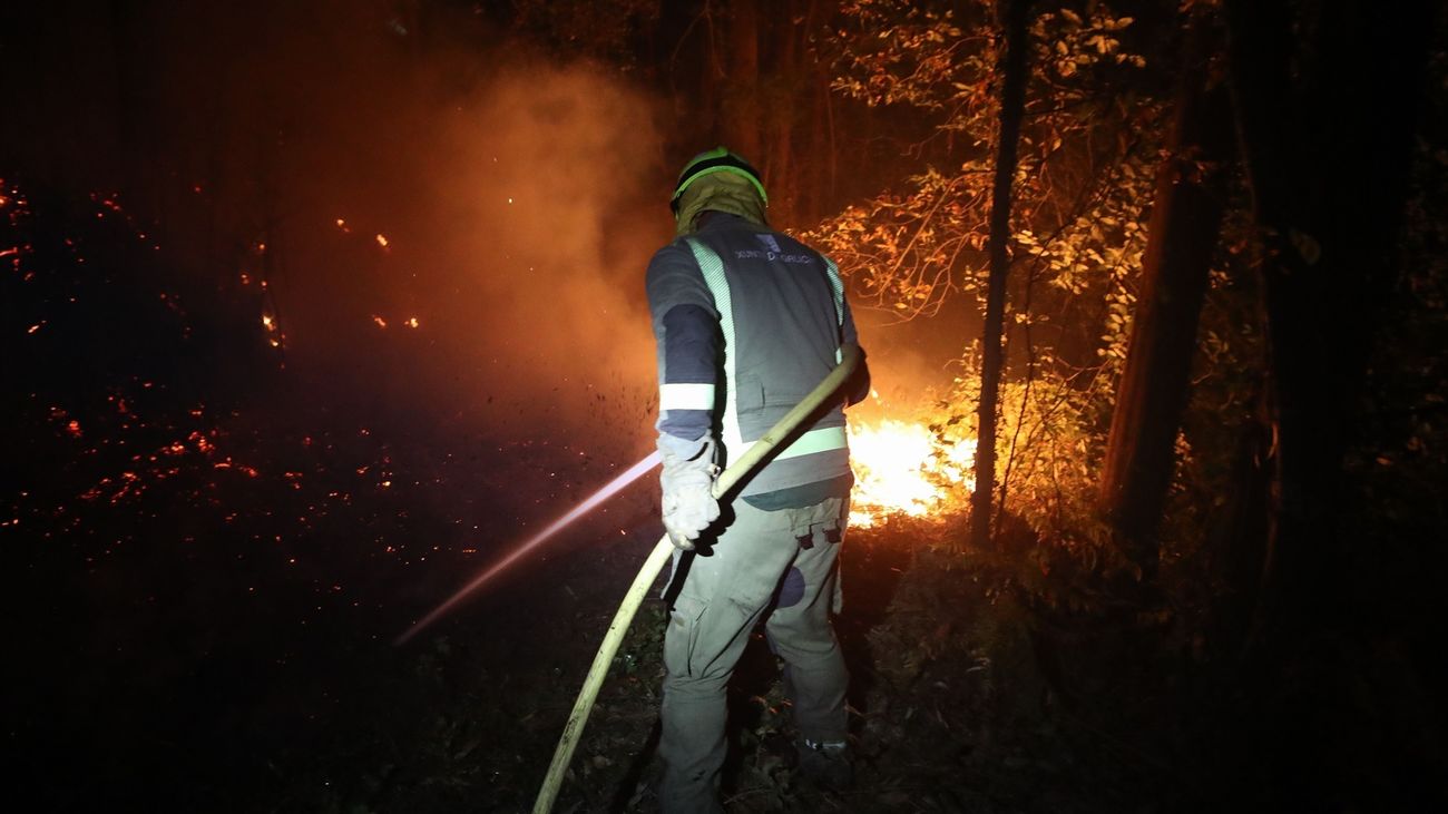 Pronóstico grave para los 5 brigadistas heridos en el incendio de Barreiros (Lugo)